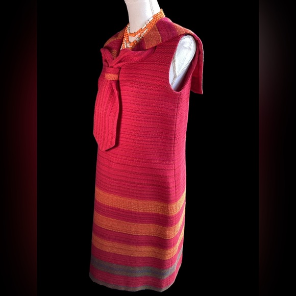 Vintage 1960’s Wool Tweed Magenta Sleeveless Dress. B31 - Picture 15 of 16